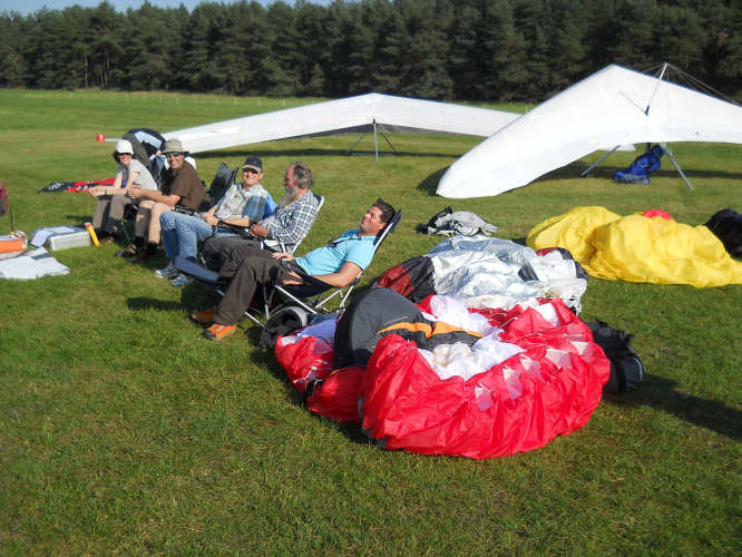 Stuhlreihe in N.-Gl. 25.9.11.JPG