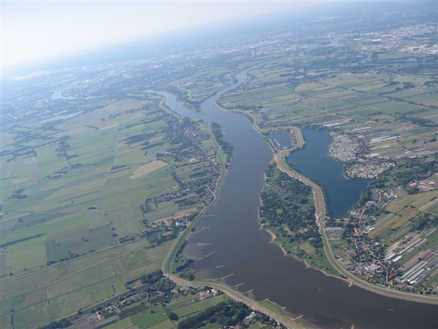 Die Elbe 10.6.07. kl. .JPG