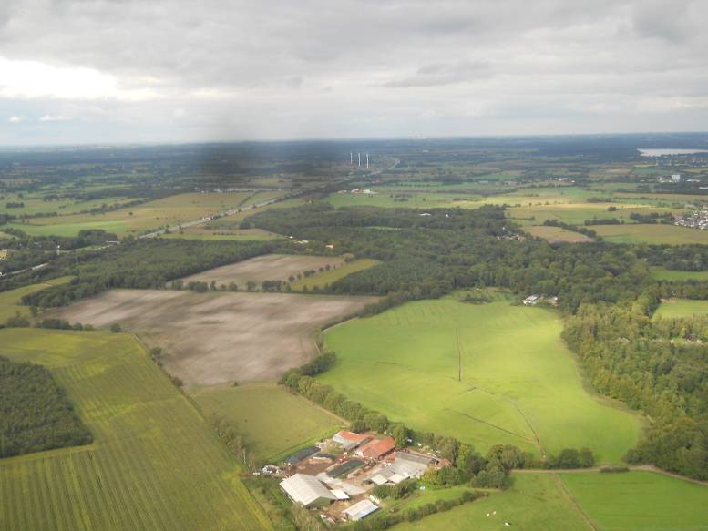 Neumünster-Flug m.Fernsicht 21.9.2013.jpg